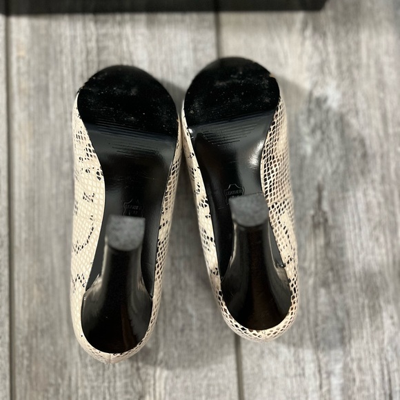 White Black Market 4” Patent Leather Block Heels Reptile Pattern - 6 - Picture 7 of 7